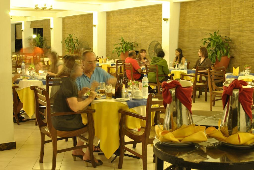 Ratnaloka Tour Inns Ратнапура Екстериор снимка