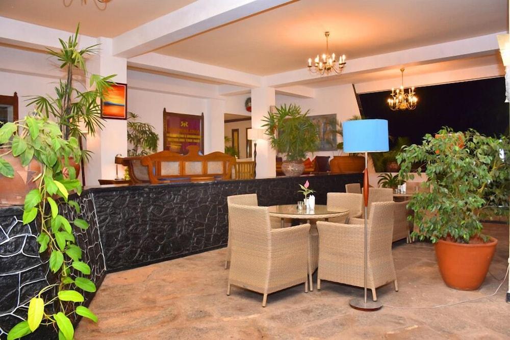 Ratnaloka Tour Inns Ратнапура Екстериор снимка
