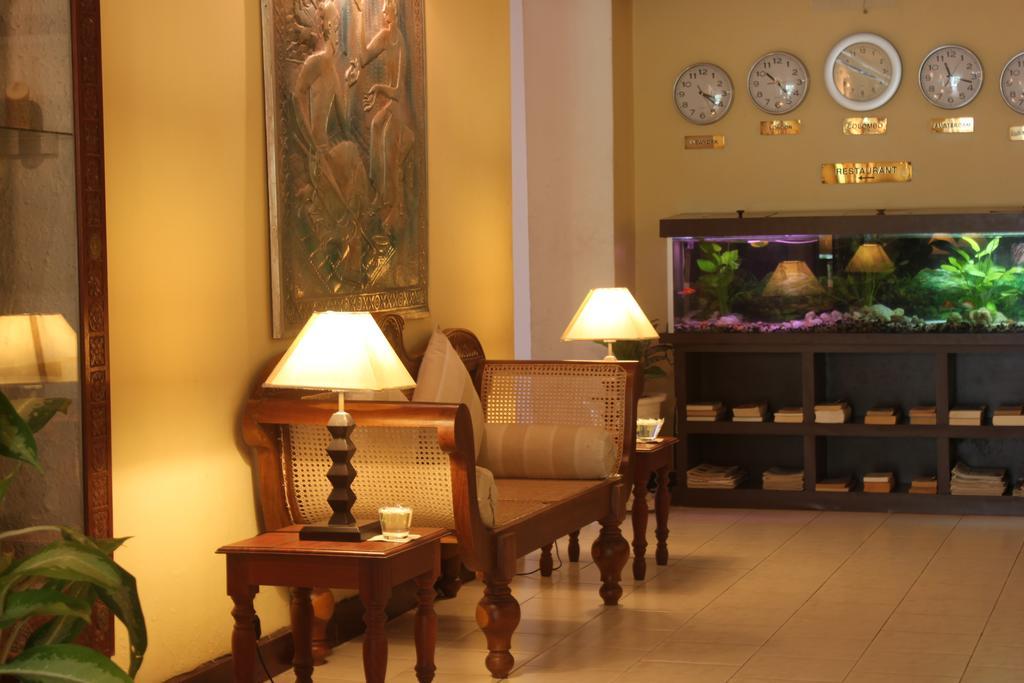 Ratnaloka Tour Inns Ратнапура Екстериор снимка